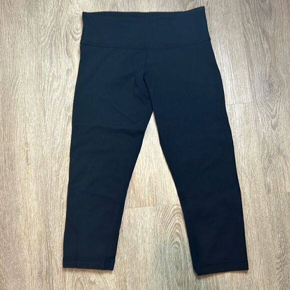 LULULEMON | Black Capris Size 6 - Picture 1 of 6